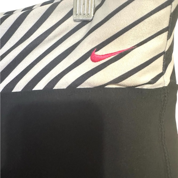NIKE Black YOGA/WORKOUT Capri Pants w/Striped Waistband MEDIUM #G - Picture 3 of 8